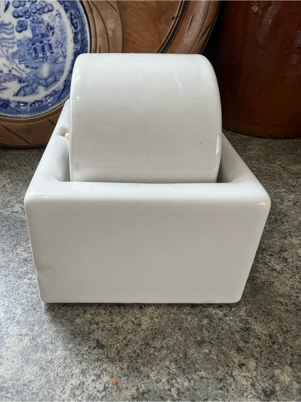 VINTAGE IDL SENIOR MOISTENER WHITE PORCELAIN ENVELOPE/ STAMP ROLLER MADE IN USA